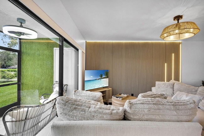 Building Photo - 12911 Briarlake Dr