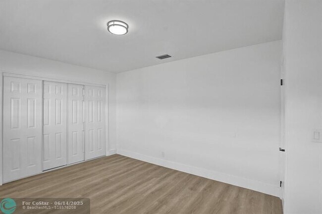 Building Photo - 4751 NE 29th Ave
