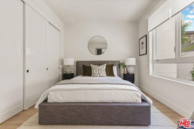 Building Photo - 3230 S Barrington Ave