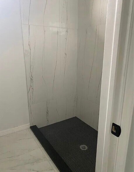 Building Photo - 705 Harry Ave S