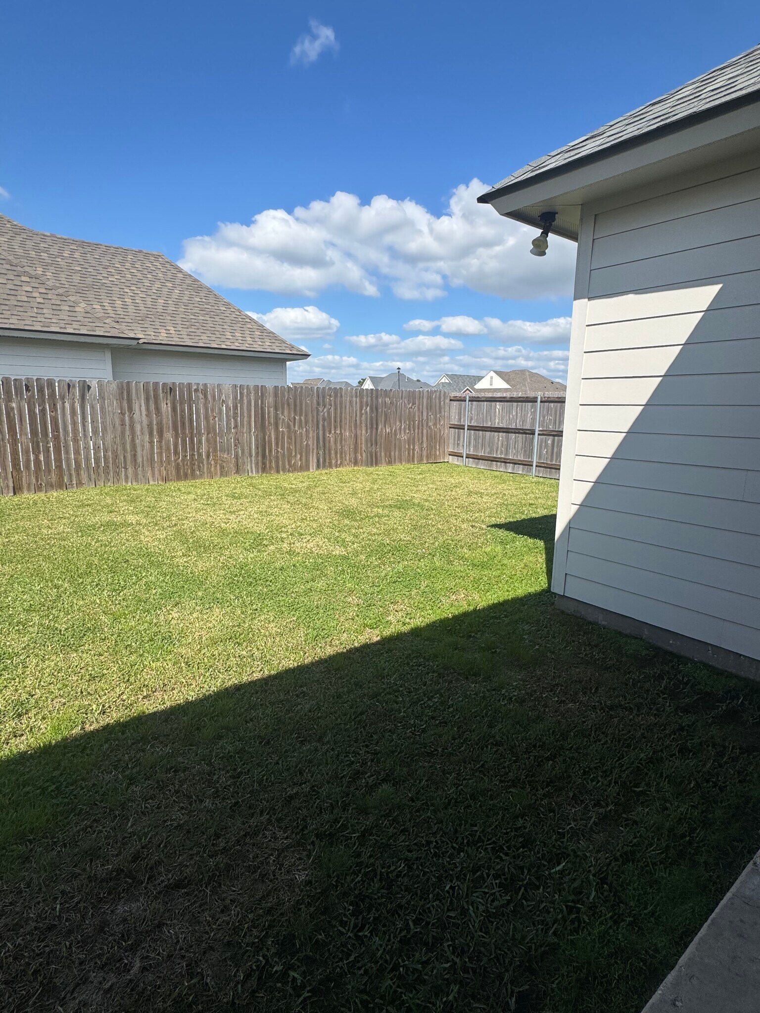 Building Photo - 103 Ella Hill St