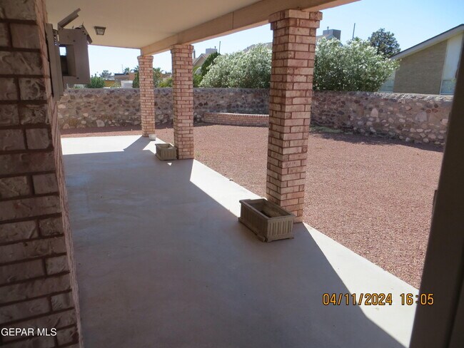 Building Photo - 7115 Oval Rock Dr