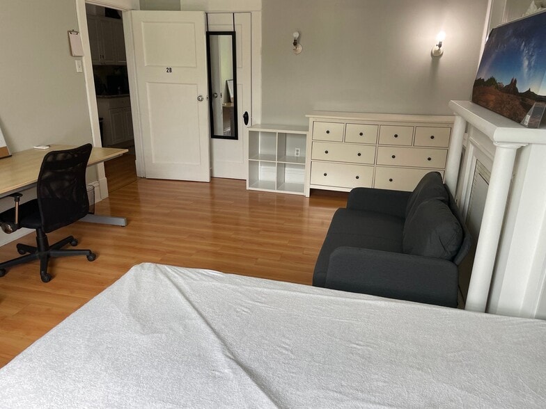 Building Photo - 746 Broughton St