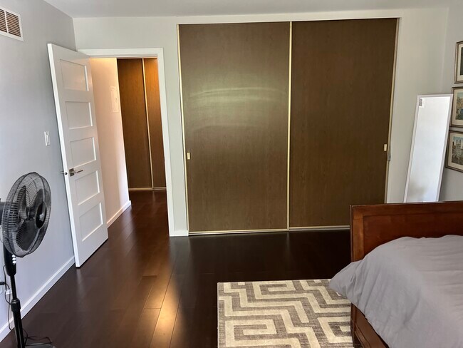 Building Photo - 1870 Fort St