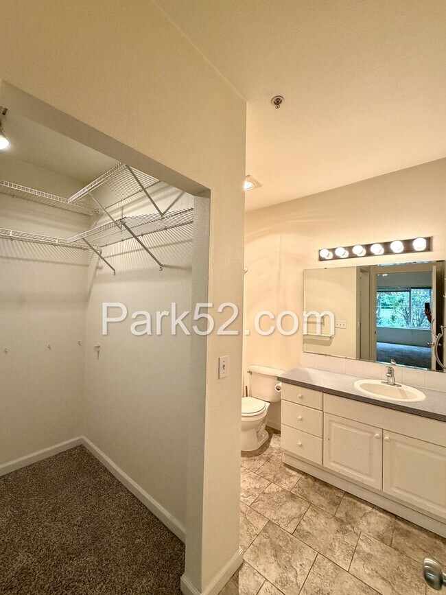 Building Photo - 2 Bedroom Plus Office Condo in DuPont!