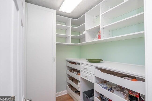 Building Photo - 1060 Old Rock Rd