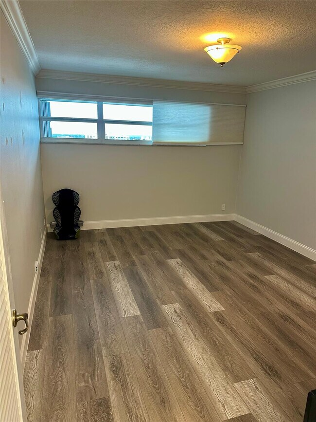 Building Photo - 1012 N Ocean Blvd