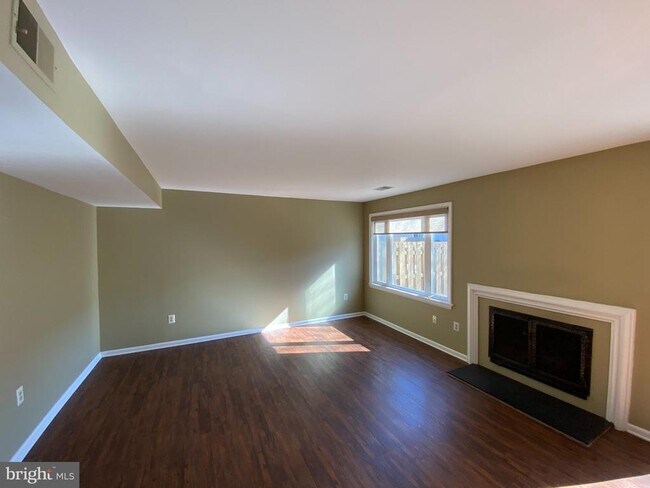 Building Photo - 502 Portsmouth Ct