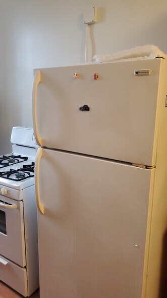 Building Photo - 432 N Milwaukee Ave