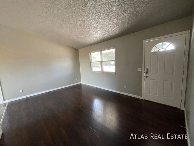 Building Photo - 2115 Bainbridge Rd