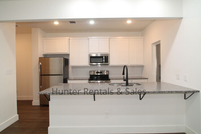 Building Photo - Upscale Three-bedroom Townhome!