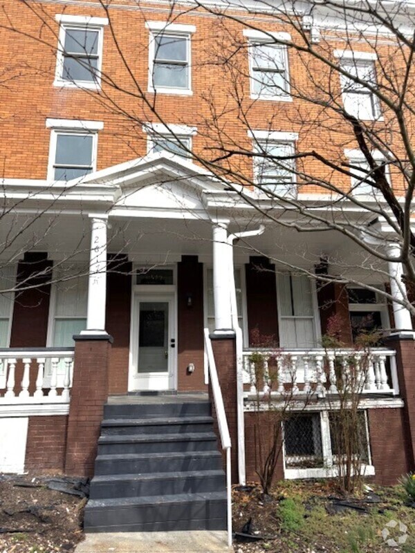 Building Photo - 2617 N Calvert St