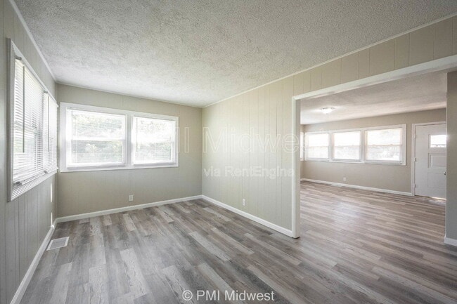 Building Photo - 6276 Eastgate Ave