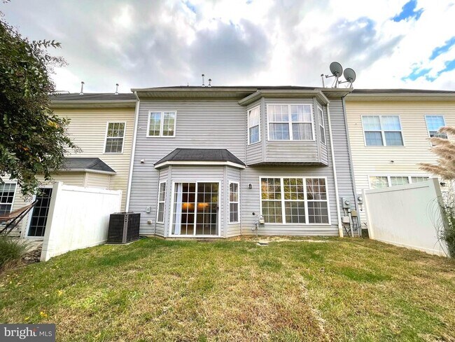 Building Photo - 23435 Dahlia Cir