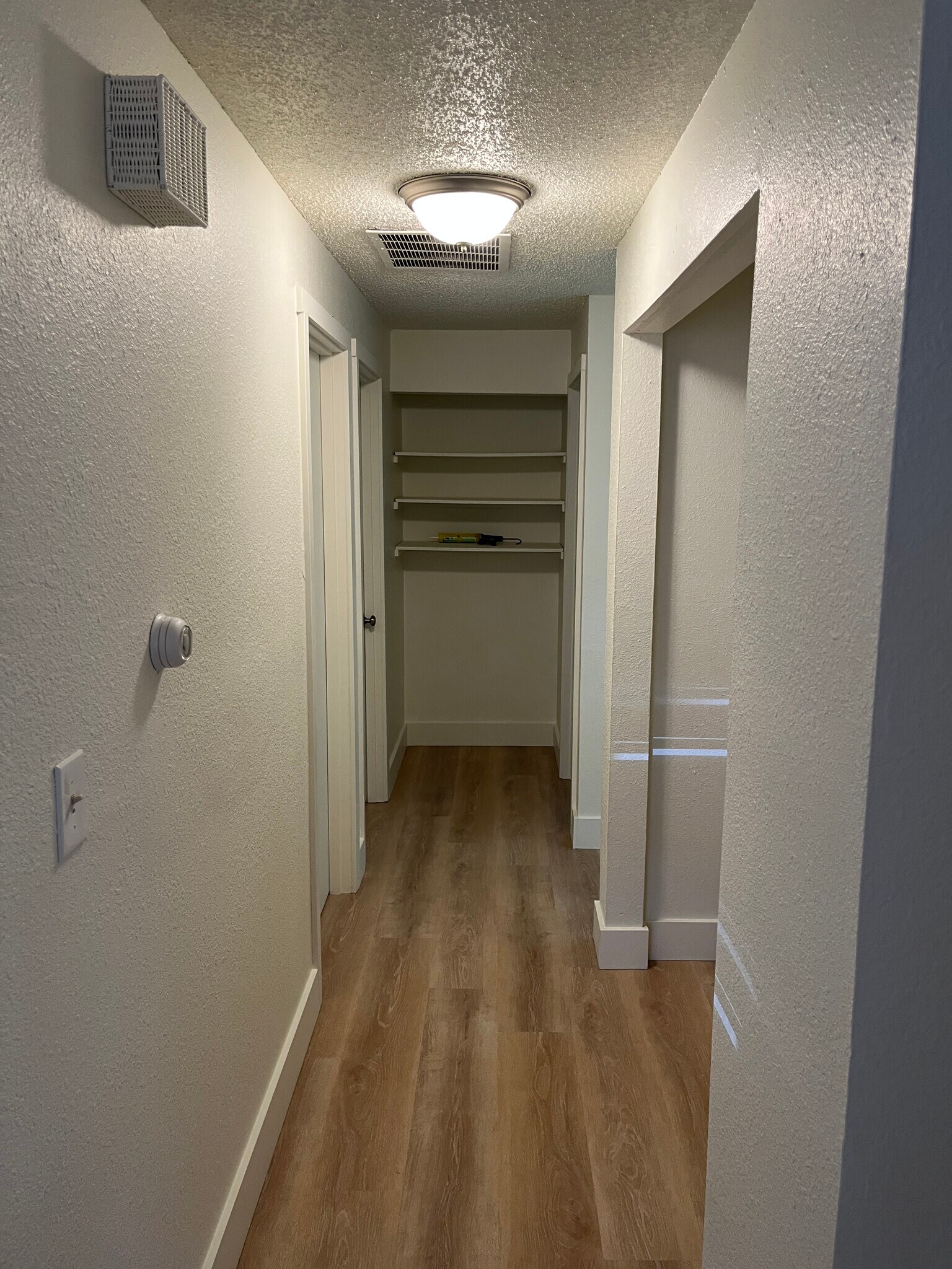Building Photo - 415 SE Lacreole Dr