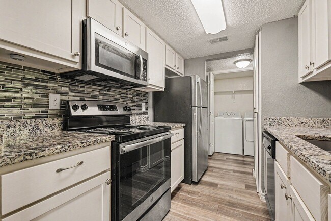 Building Photo - 3645 W Northgate Dr