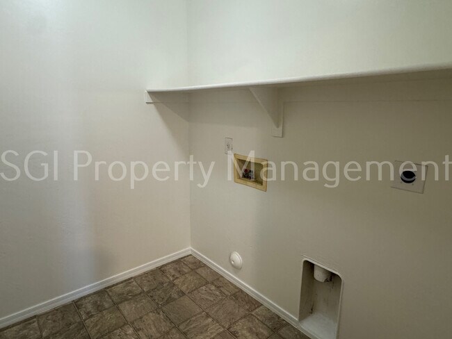 Building Photo - 4113 W Irwin Ave