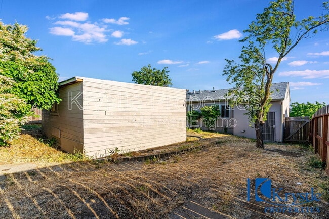 Building Photo - 218 Steffan St