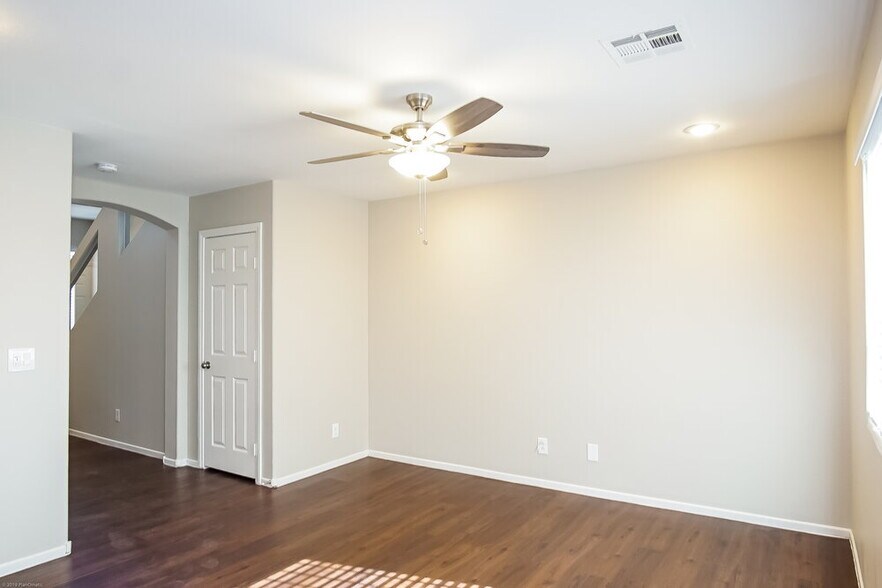 Building Photo - 9213 Millikan Ave