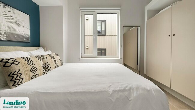 Building Photo - 2009 N Howard St