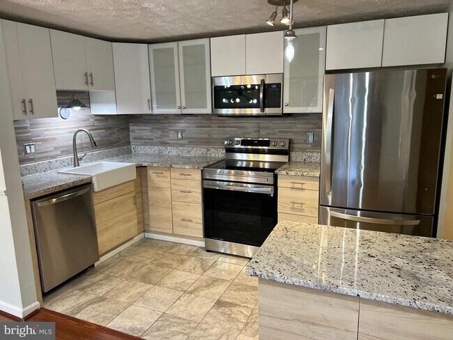 Building Photo - 12201 Peach Crest Dr