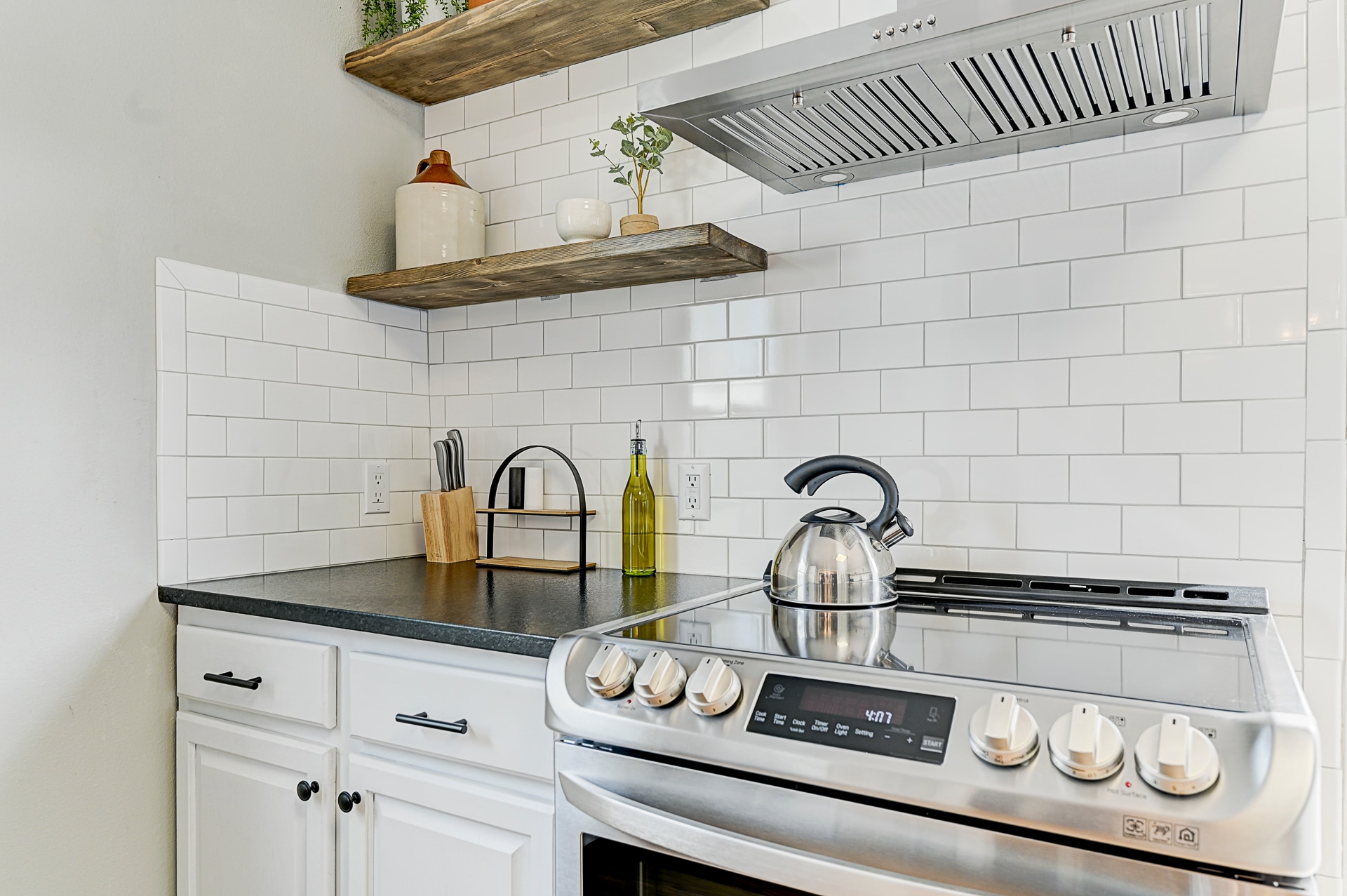 basic starter ammenities such as olive oil provided - 523 E Cache La Poudre St