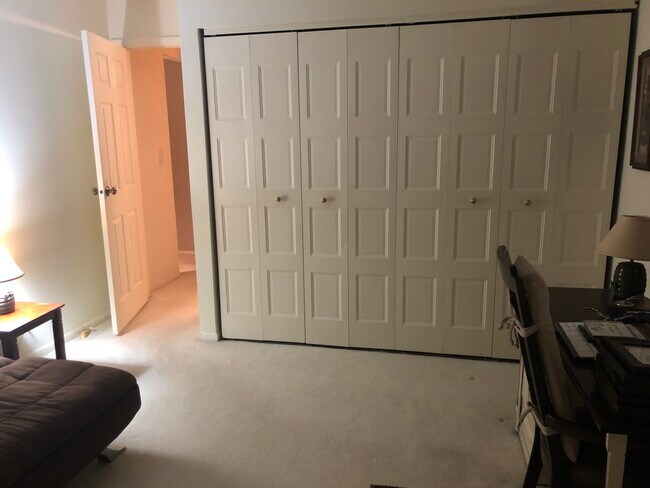 Building Photo - 2150 Valencia Dr