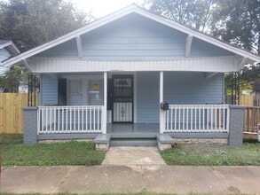 Building Photo - Large 4 bedroom 2 bathroom with huge privacy fenced back yard