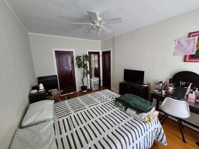 Building Photo - 4919-4927 N Rockwell