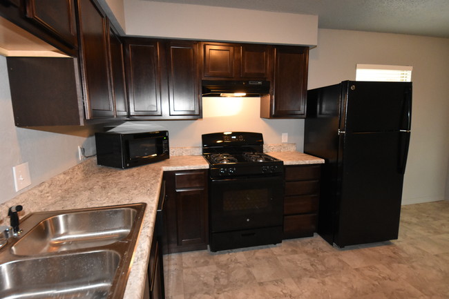 1BR - 619sqft - Brand New Kitchen - Colony Square Apartments