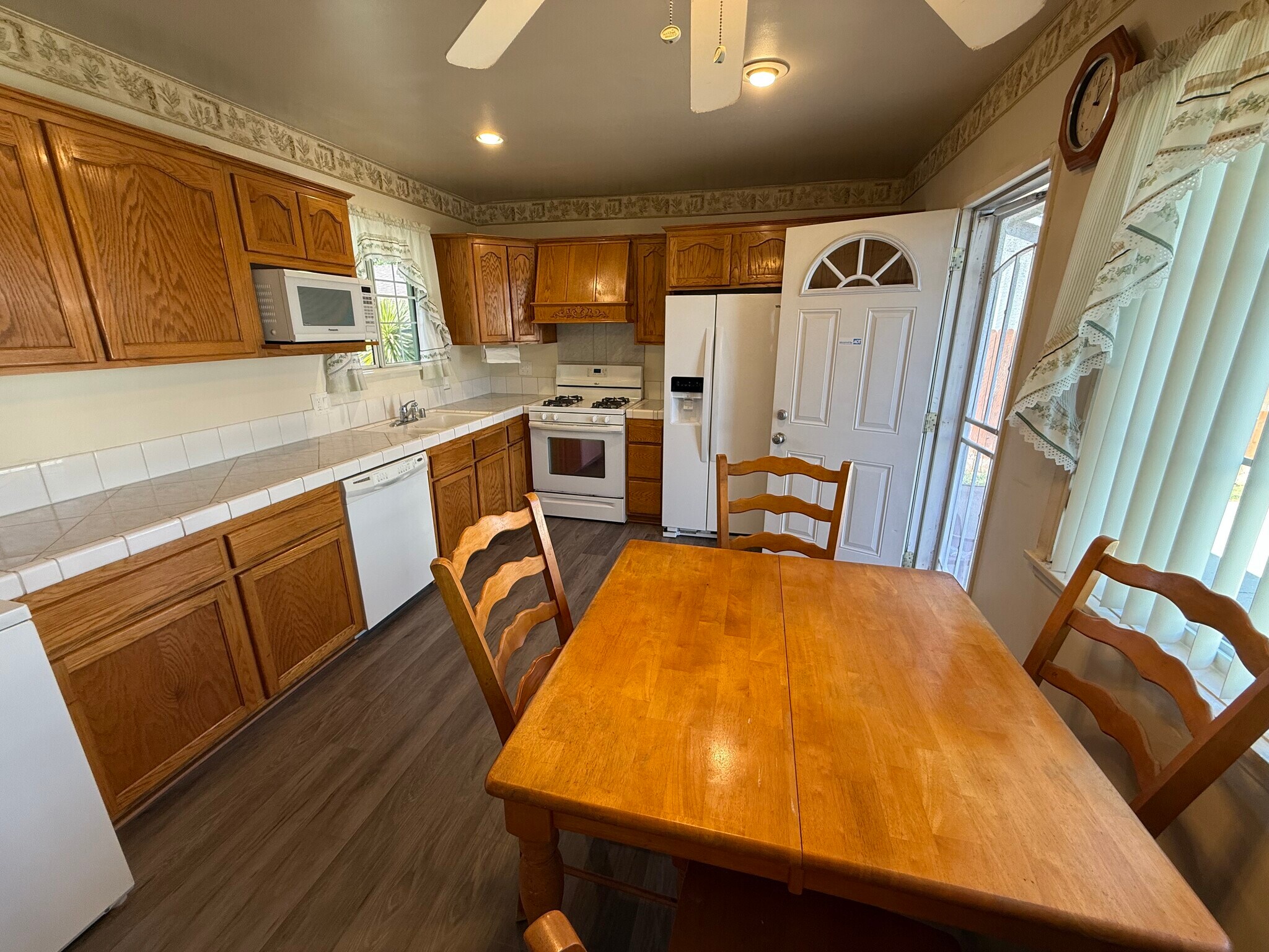 Building Photo - 8917 Reydon St