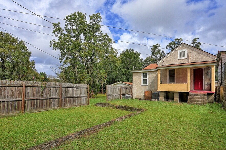 Building Photo - 1023 W 37th St
