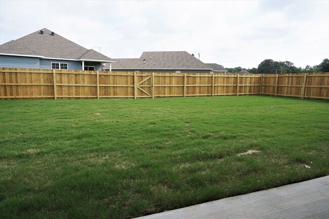 Building Photo - 3 Bedroom, 2 Bath Home in Valley View- PRE...