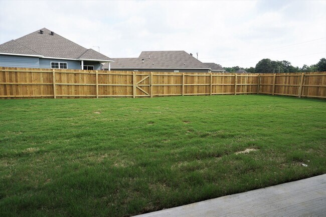 Building Photo - 3 Bedroom, 2 Bath Home in Valley View