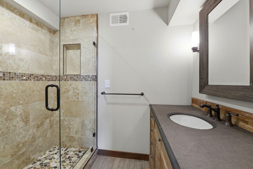 Building Photo - 158 Los Robles Dr