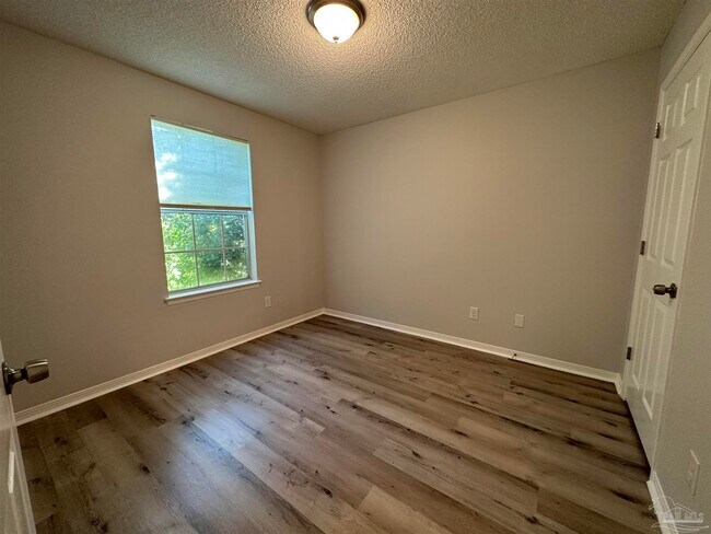 Building Photo - 280 Bobwhite Dr