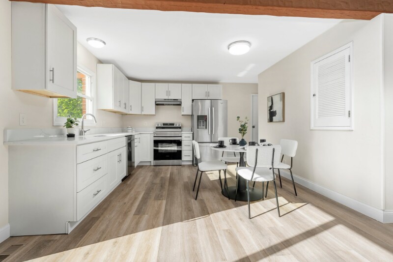 Building Photo - 2 Oak Point Ct