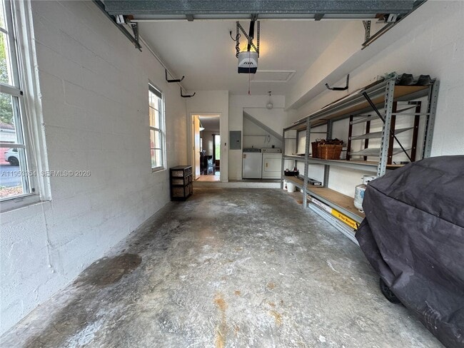 Building Photo - 2557 Centergate Dr