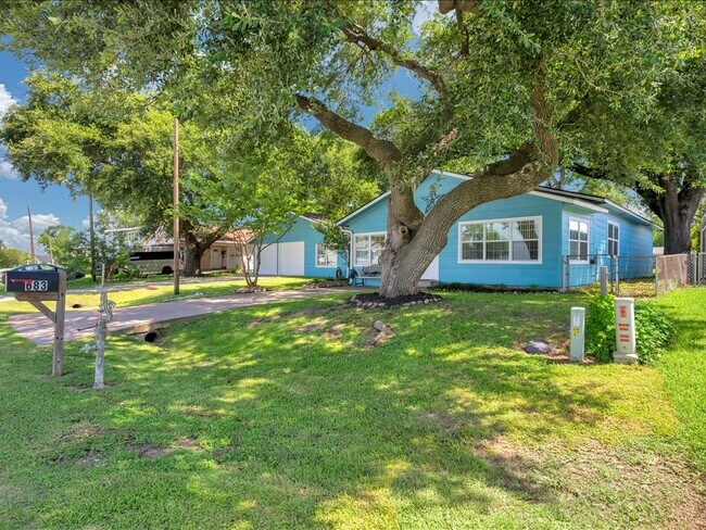Building Photo - 683 Water View Dr