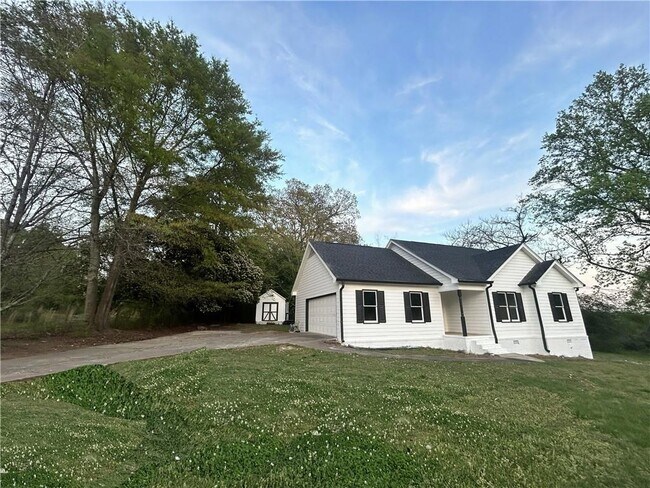 Building Photo - 3590 Chamblee Gap Rd