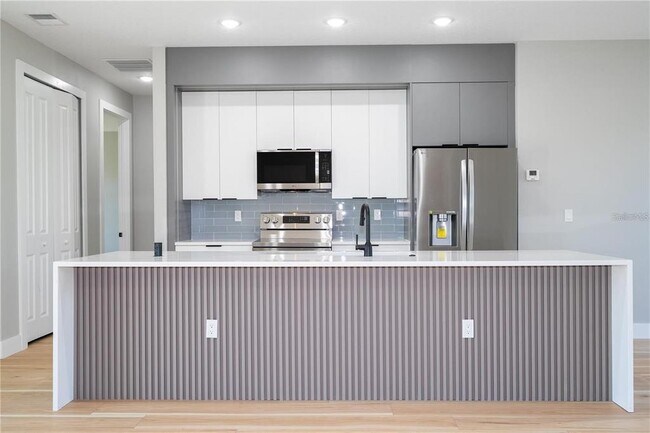 Building Photo - 15 Ramblewood St