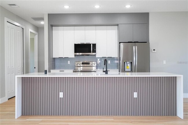 Building Photo - 49 Santa Fe St