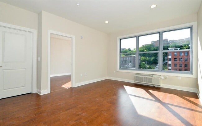 Building Photo - 100 Marshall St