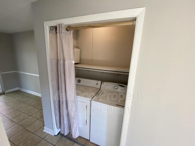 Building Photo - 733 Bellows Ave