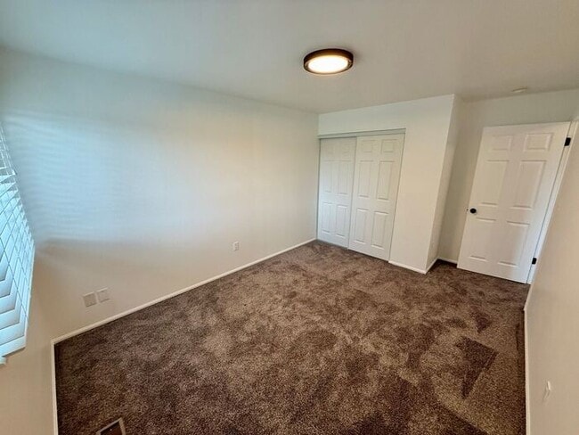 Building Photo - Beautifully Updated Modern Farmhouse 3 bed...