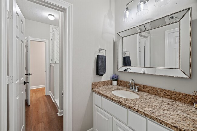 Building Photo - 110 S Veilwood Cir
