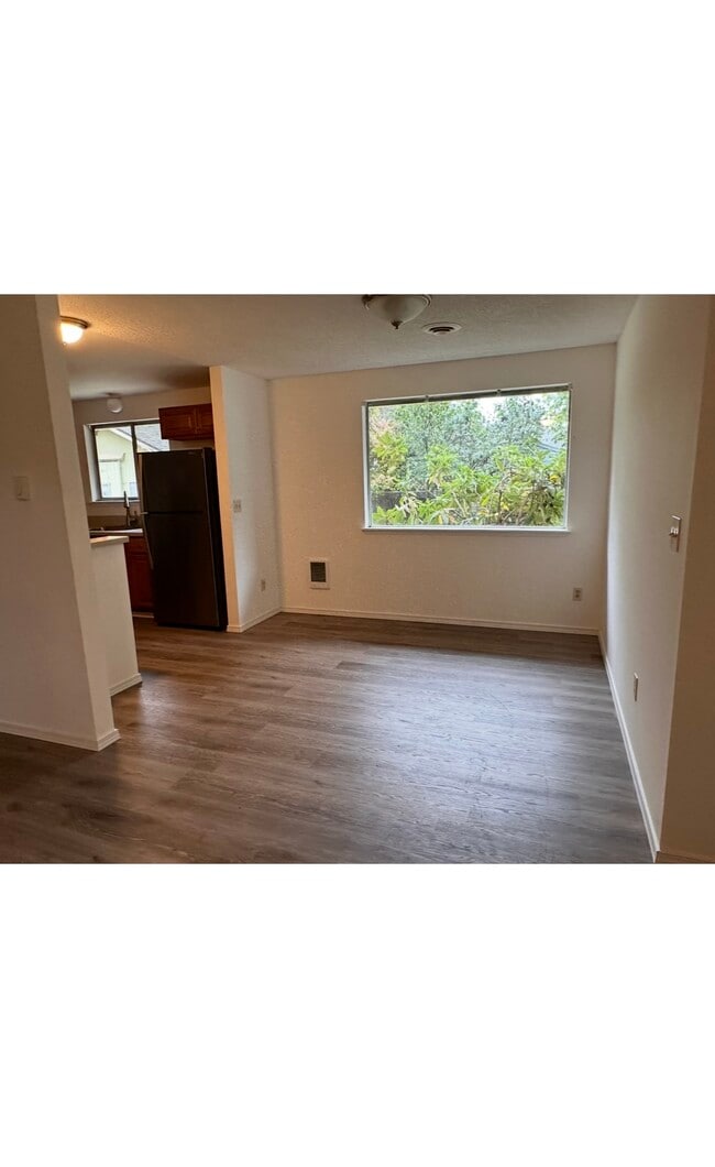 Building Photo - 1511 Wood Ave