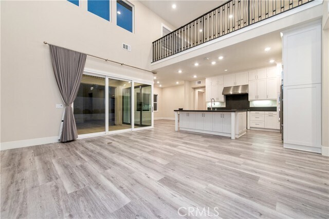 Building Photo - 55 Crater