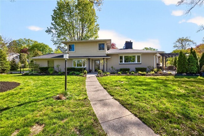 Building Photo - 330 Kilbourn Rd