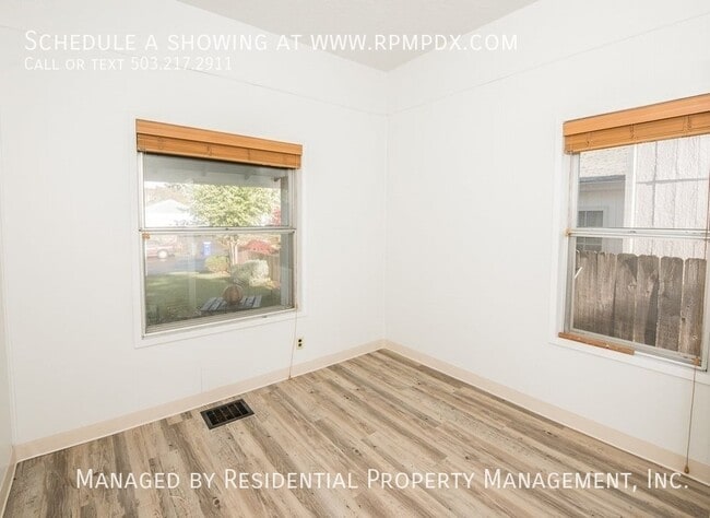 Building Photo - 5616 SE Mall St